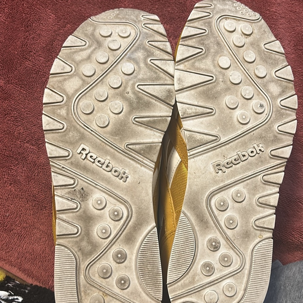 Gold Reeboks - Picture 5 of 6